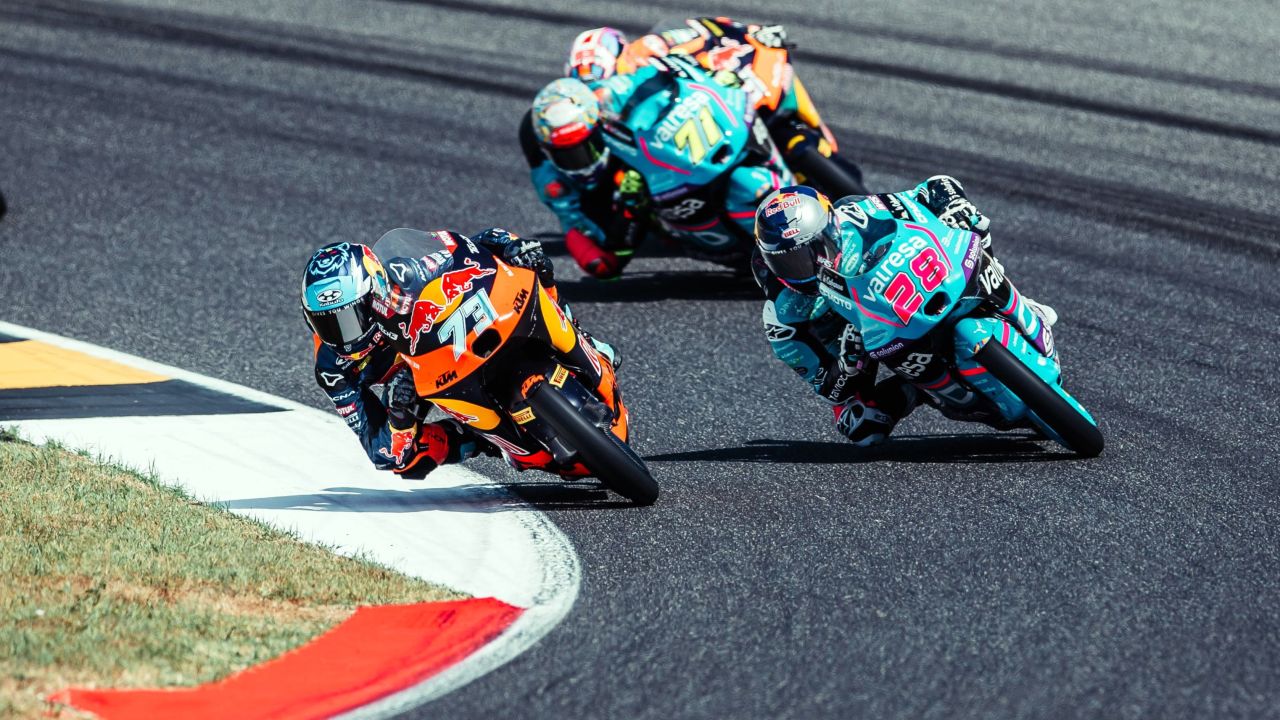 PERRONE DELIVERS STUNNING REMONTADA FROM BACK OF THE GRID IN MUGELLO, ROULSTONE UNLUCKY BUT WITH POINTS